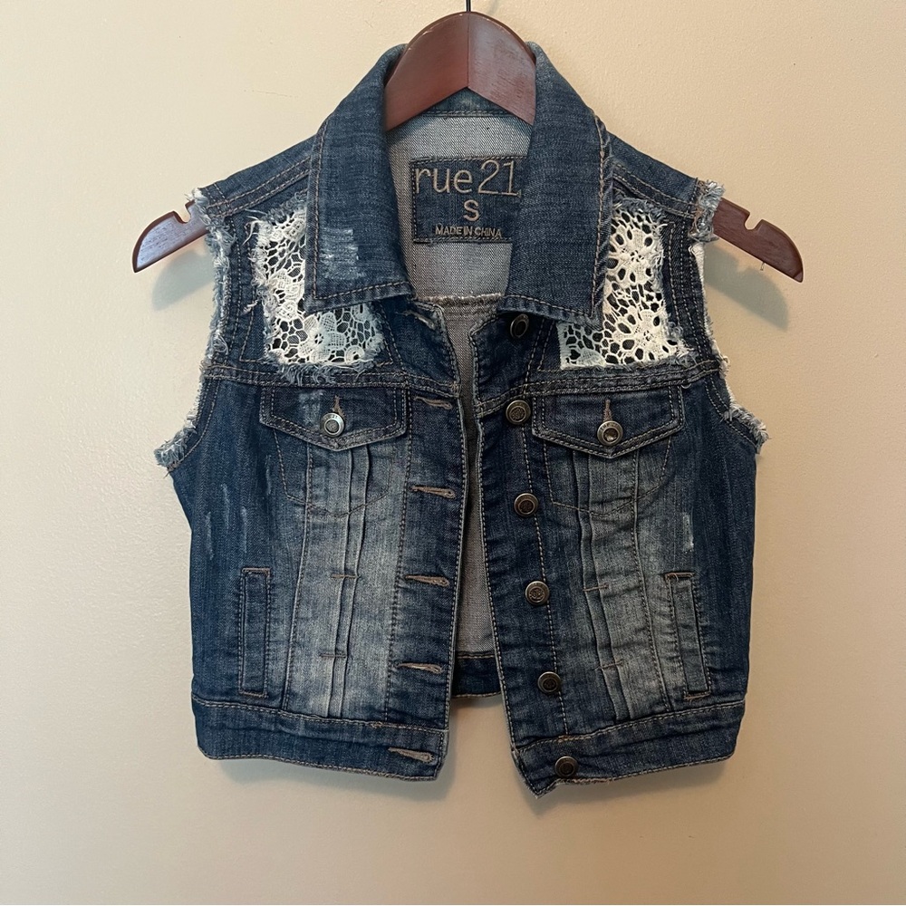 Rue 21 distressed Denim Jean Vest with Lace Accent panels  pockets women’s small